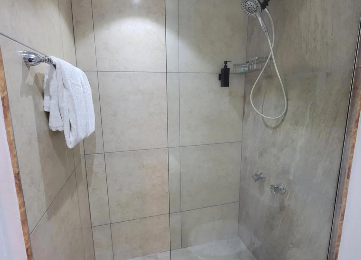 Merrils Deluxe At Veraclub نيغريل
