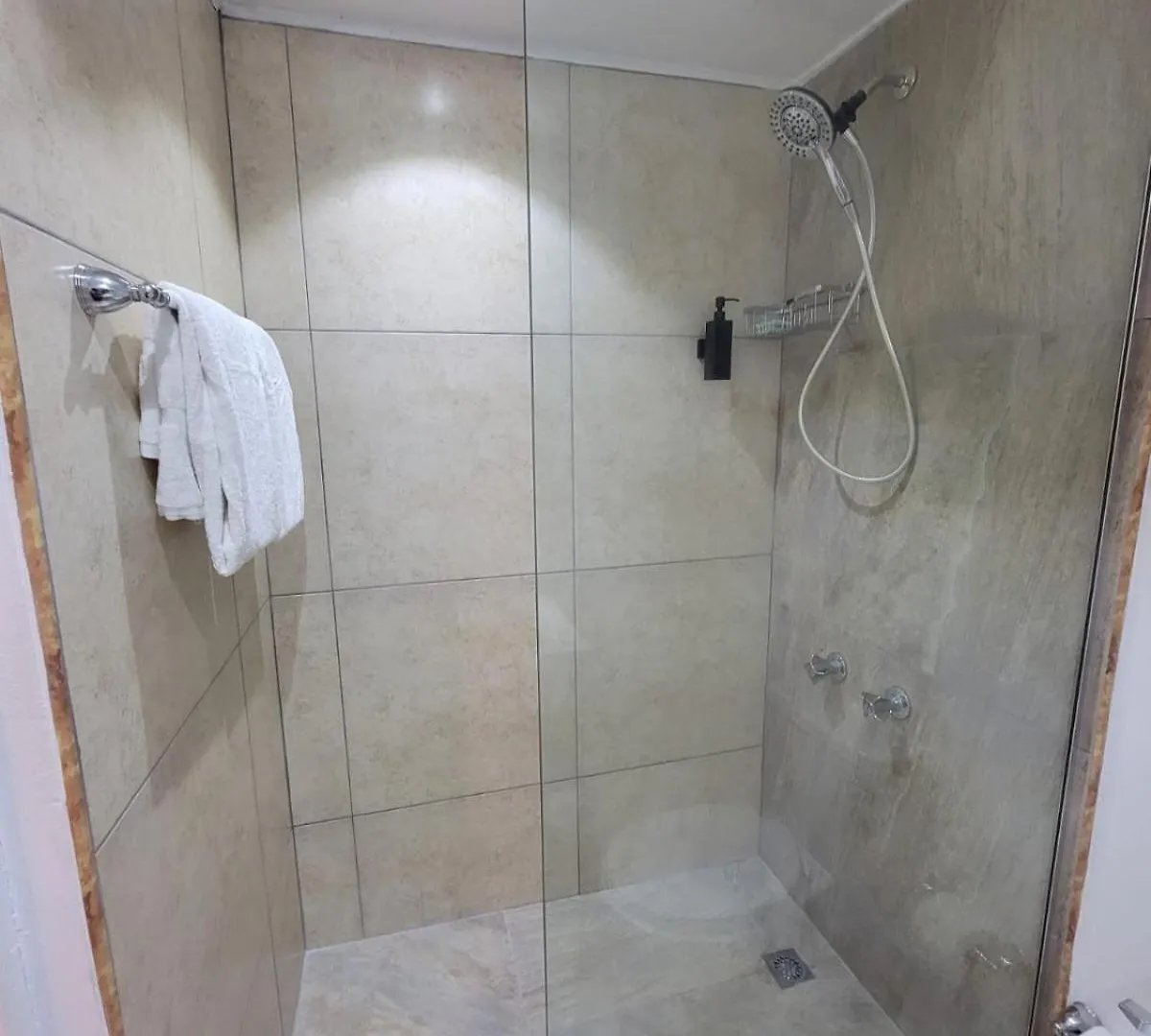 Merrils Deluxe At Veraclub نيغريل فندق