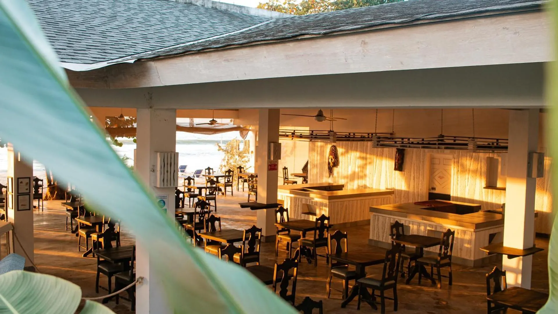 Merrils Deluxe At Veraclub نيغريل